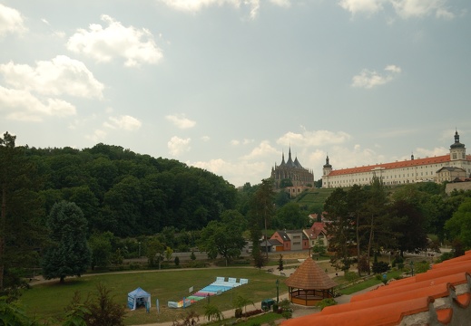 Chrám sv. Barbory a jezuitská kolej - pohled z Vlašského dvora