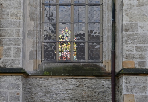 Prozářené vitráže katedrály